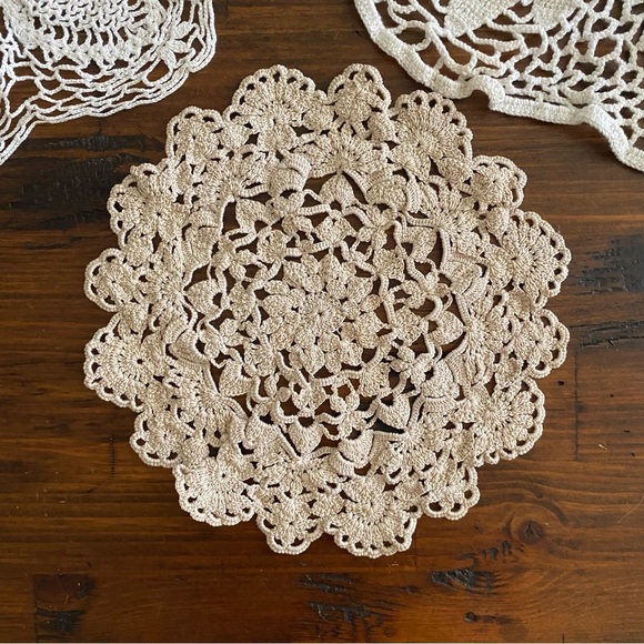 Vintage Lace Crochet Doily Cream Off White Beige Doilie Cottagecore set of 3 - Picture 2 of 13